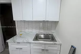 725 SW 1st Ave, Homestead, FL 33030 - Photo 4