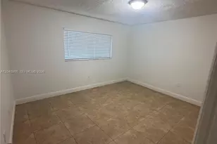 1650 W 44th Pl, Hialeah, FL 33012 - Photo 6