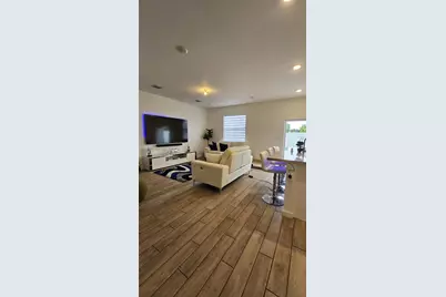 1677 SE 8th Ave, Homestead, FL 33034 - Photo 8