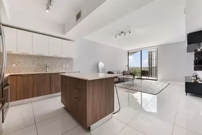5252 NW 85th Ave #1005, Doral, FL 33166 - Photo 2