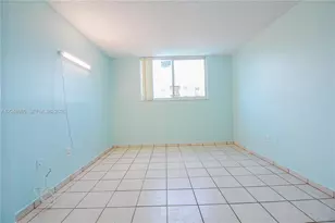 8050 NW 8th St, Miami, FL 33126 - Photo 20