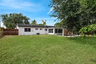 321 NW 36th St, Oakland Park, FL 33309 - Photo 26