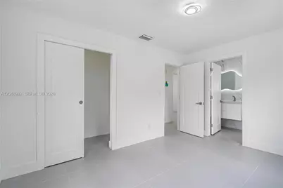 321 NW 36th St, Oakland Park, FL 33309 - Photo 24