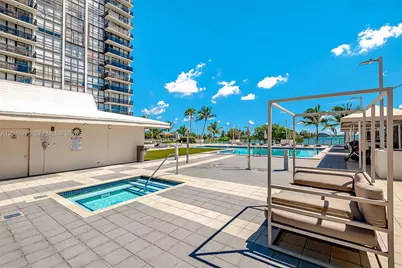 600 NE 36th St #2018, Miami, FL 33137 - Photo 6