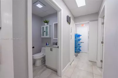 747 Ponce De Leon Blvd #402, Coral Gables, FL 33134 - Photo 10