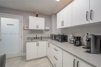 747 Ponce De Leon Blvd #402, Coral Gables, FL 33134 - Photo 12