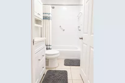 5800 W 18th Ln, Hialeah, FL 33012 - Photo 16