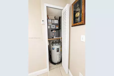 5800 W 18th Ln, Hialeah, FL 33012 - Photo 18