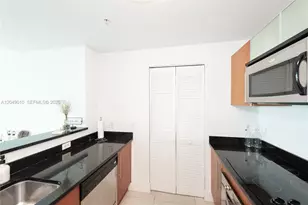 300 S Biscayne Blvd, Miami, FL 33131 - Photo 8
