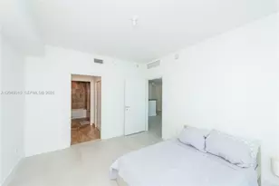 300 S Biscayne Blvd, Miami, FL 33131 - Photo 12