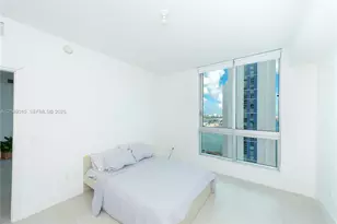 300 S Biscayne Blvd, Miami, FL 33131 - Photo 10