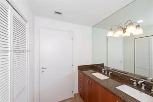 300 S Biscayne Blvd, Miami, FL 33131 - Photo 14