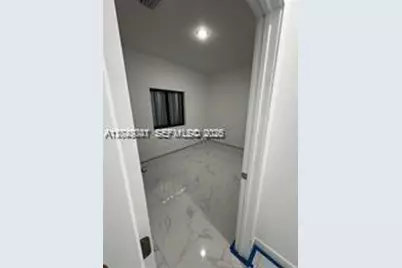 1717 NW 70th St, Miami, FL 33147 - Photo 10