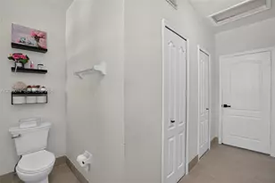 913 NW 135th Ave, Pembroke Pines, FL 33028 - Photo 18