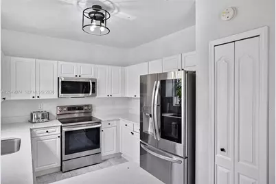 913 NW 135th Ave, Pembroke Pines, FL 33028 - Photo 8