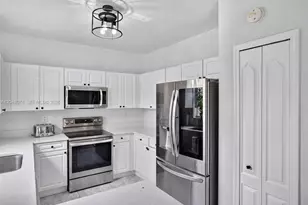 913 NW 135th Ave, Pembroke Pines, FL 33028 - Photo 8