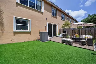 913 NW 135th Ave, Pembroke Pines, FL 33028 - Photo 22