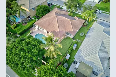 744 SW 159th Ln, Pembroke Pines, FL 33027 - Photo 40