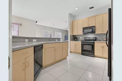 744 SW 159th Ln, Pembroke Pines, FL 33027 - Photo 10