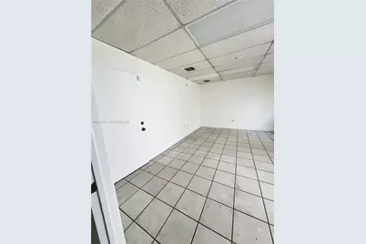 8000 NW 31st St #18, Doral, FL 33122 - Photo 4