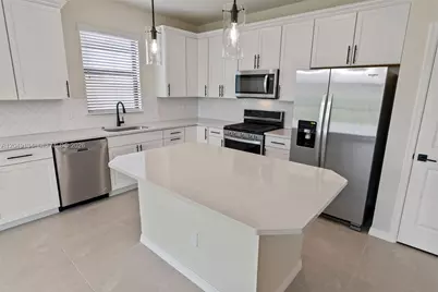 4470 Waterside Dr, Oakland Park, FL 33309 - Photo 6