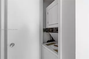 5005 Collins Ave, Miami Beach, FL 33140 - Photo 14