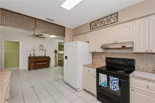 292 W 39th Pl, Hialeah, FL 33012 - Photo 12