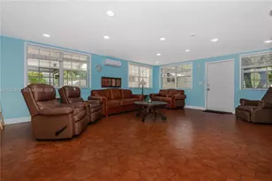 292 W 39th Pl, Hialeah, FL 33012 - Photo 16