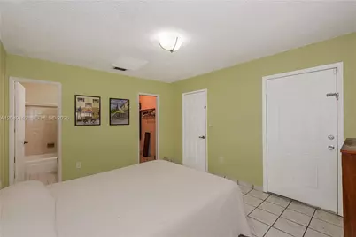 292 W 39th Pl, Hialeah, FL 33012 - Photo 20