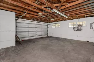 292 W 39th Pl, Hialeah, FL 33012 - Photo 36