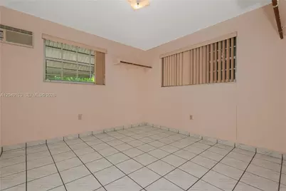 292 W 39th Pl, Hialeah, FL 33012 - Photo 22
