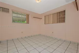 292 W 39th Pl, Hialeah, FL 33012 - Photo 22