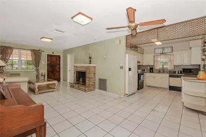 292 W 39th Pl, Hialeah, FL 33012 - Photo 8