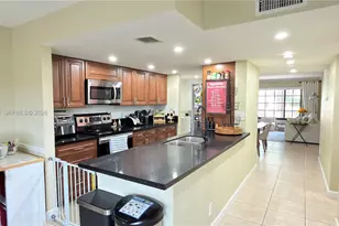 9492 NW 39th St, Sunrise, FL 33351 - Photo 6