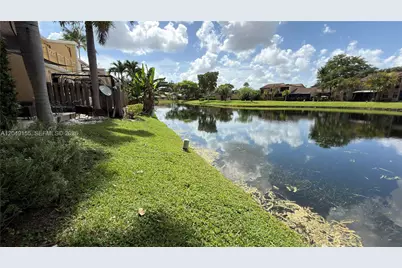9492 NW 39th St, Sunrise, FL 33351 - Photo 34