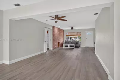 649 W Evanston Cir, Fort Lauderdale, FL 33312 - Photo 14