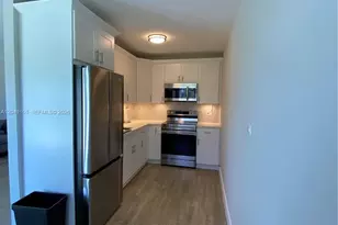 11121 SW 46th St, Miami, FL 33165 - Photo 6