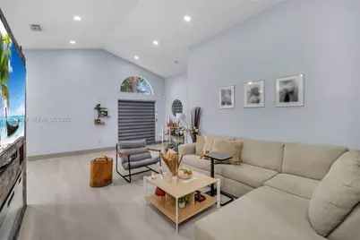 1108 E Jasmine Ln, North Lauderdale, FL 33068 - Photo 2
