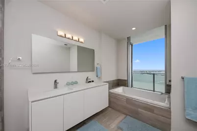 1300 Brickell Bay Dr #4102, Miami, FL 33131 - Photo 16