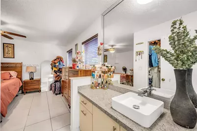 7256 W 34th Ln, Hialeah, FL 33018 - Photo 32
