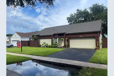 2811 Devonwood Ave, Miramar, FL 33025 - Photo 2