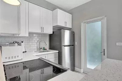 1431 Lincoln Ter #3, Miami Beach, FL 33139 - Photo 14