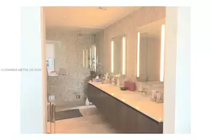 68 SE 6th St, Miami, FL 33131 - Photo 6