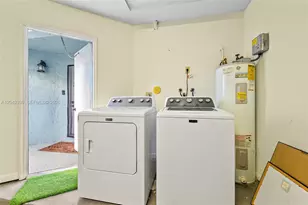 8220 Waterford Ln, Tamarac, FL 33321 - Photo 28