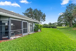 8220 Waterford Ln, Tamarac, FL 33321 - Photo 32