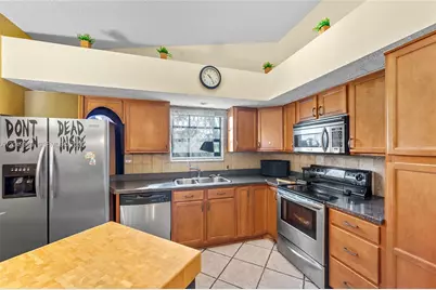 8220 Waterford Ln, Tamarac, FL 33321 - Photo 6