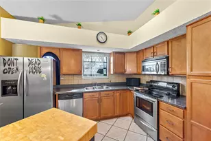 8220 Waterford Ln, Tamarac, FL 33321 - Photo 6