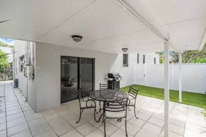 944 SW 10th Avenue, Miami, FL 33130 - Photo 32