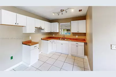 2760 NW 58th St, Miami, FL 33142 - Photo 10