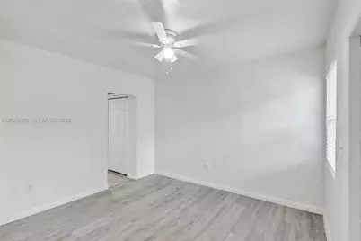 200 NW 13th St #5, Miami, FL 33136 - Photo 4